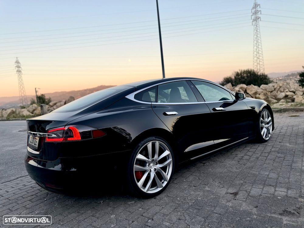 Tesla Model S - 18