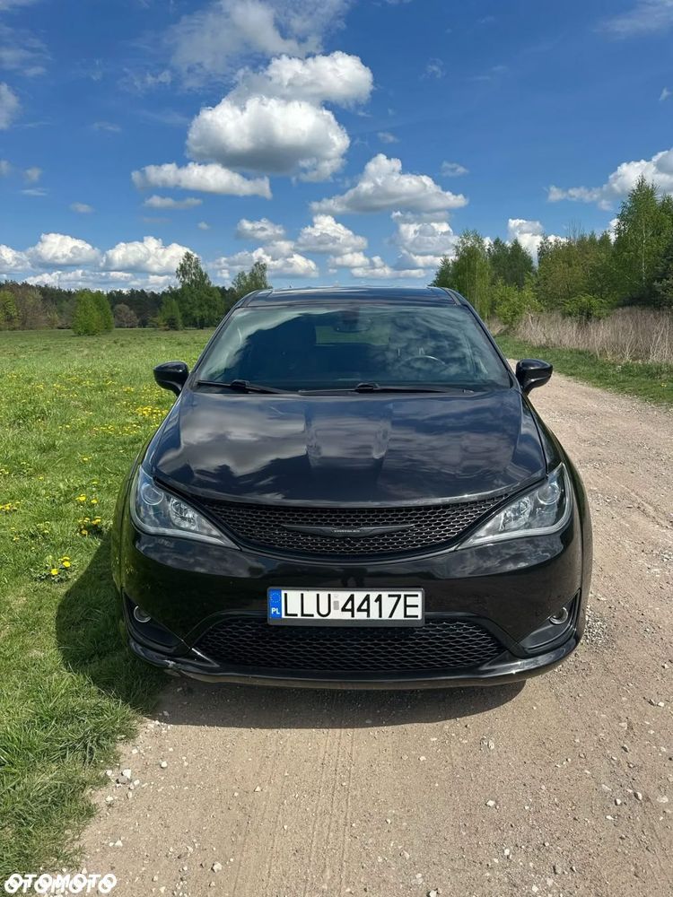 Chrysler Pacifica - 1