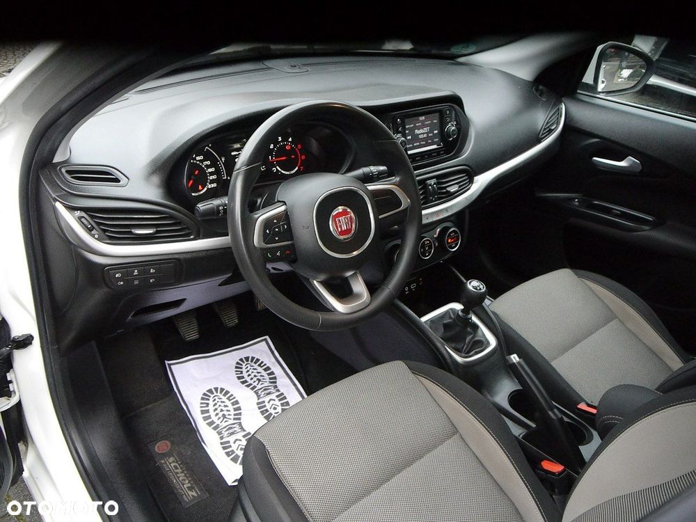 Fiat Tipo 1.6 MultiJet 16v Lounge - 23