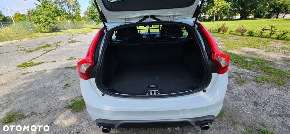 Volvo V60 T3 Momentum - 33
