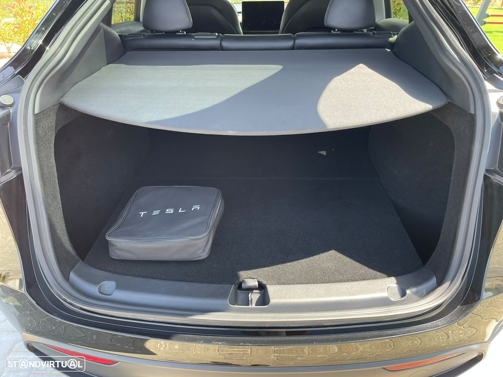 Tesla Model Y - 11