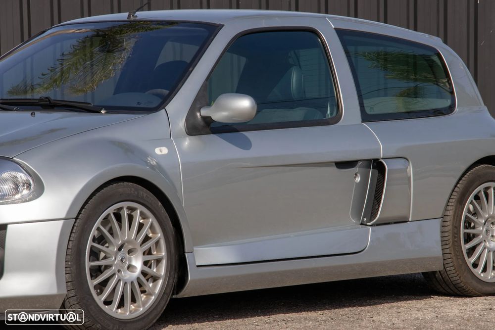 Renault Clio 3.0 V6 Sport - 3