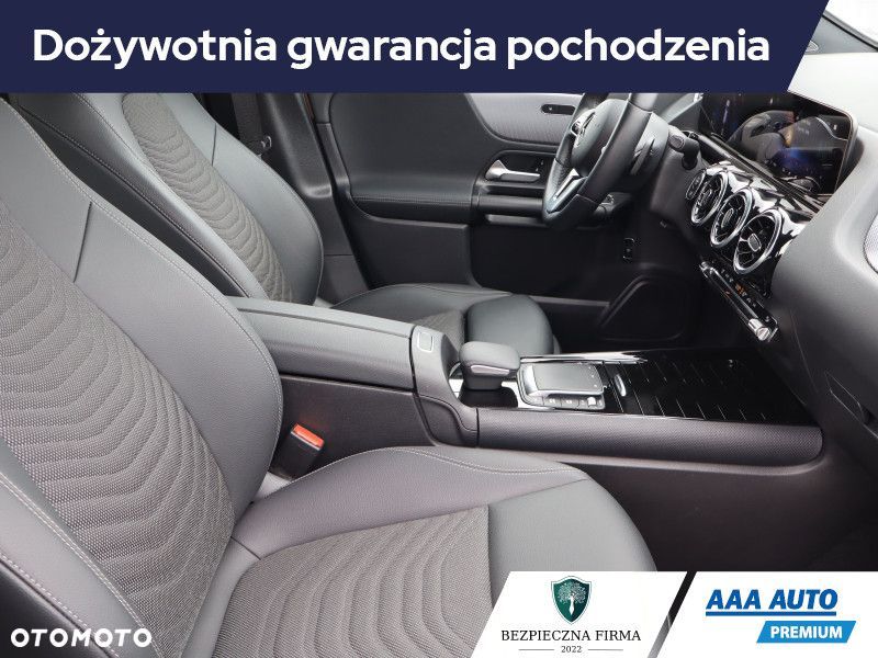 Mercedes-Benz GLA - 11