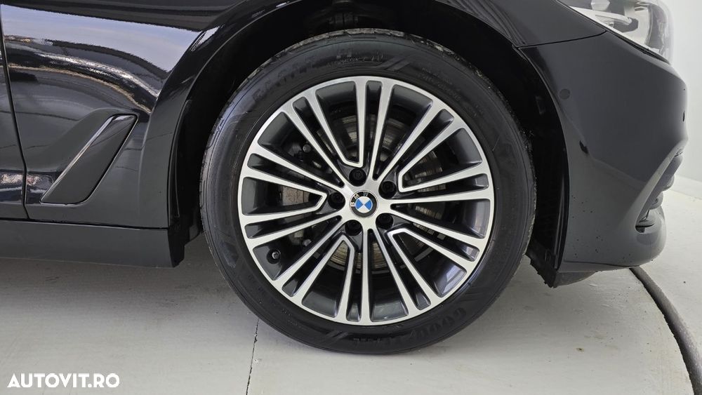 BMW Seria 5 530i xDrive AT - 22