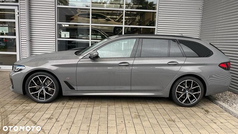 BMW Seria 5 540d xDrive mHEV M Sport sport - 2