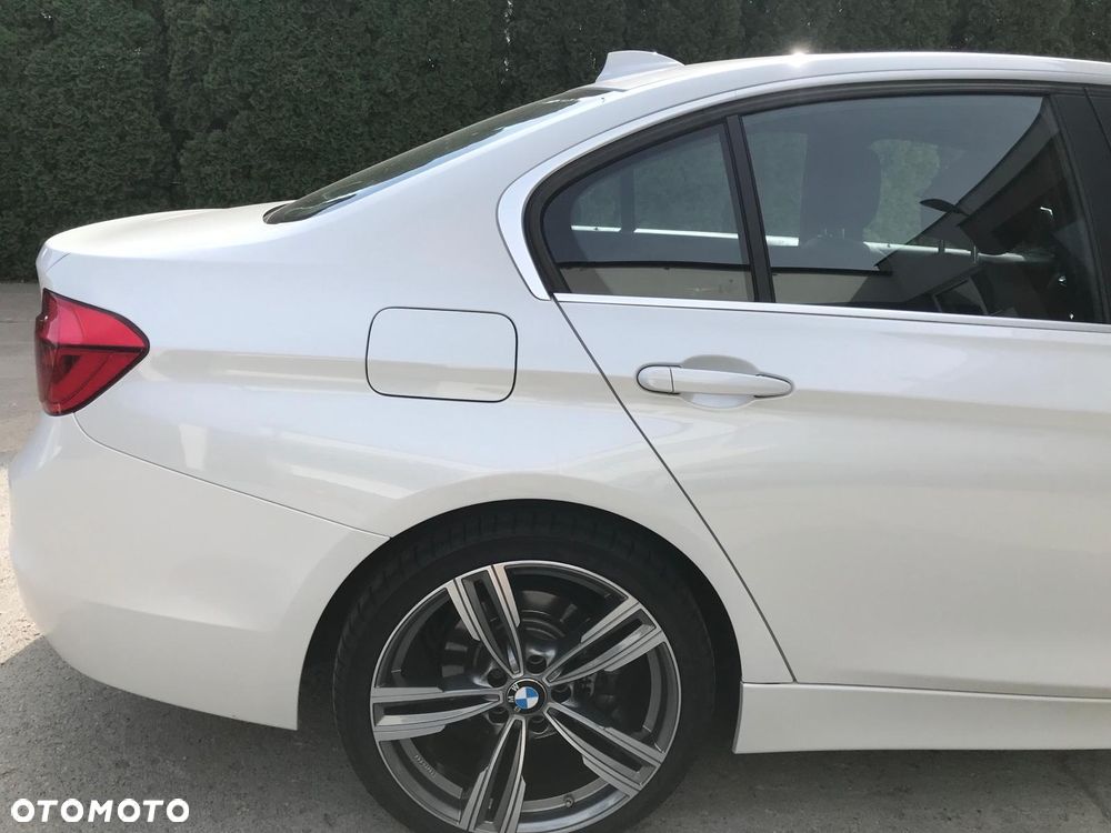 BMW Seria 3 318i - 4