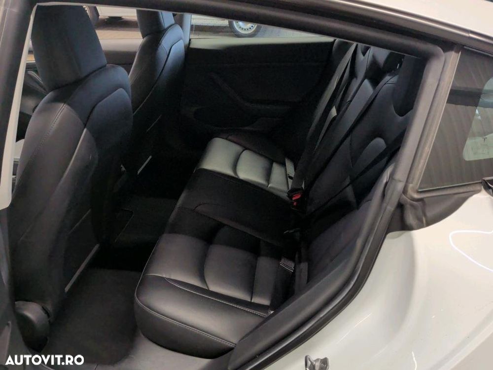 Tesla Model 3 - 4