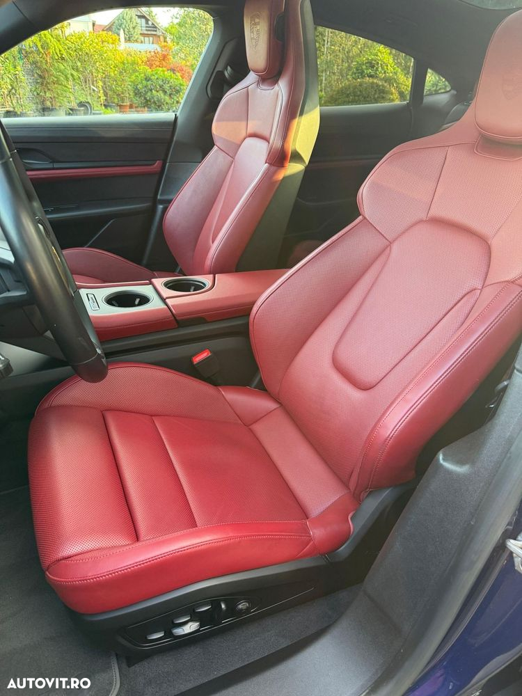 Porsche Taycan - 8