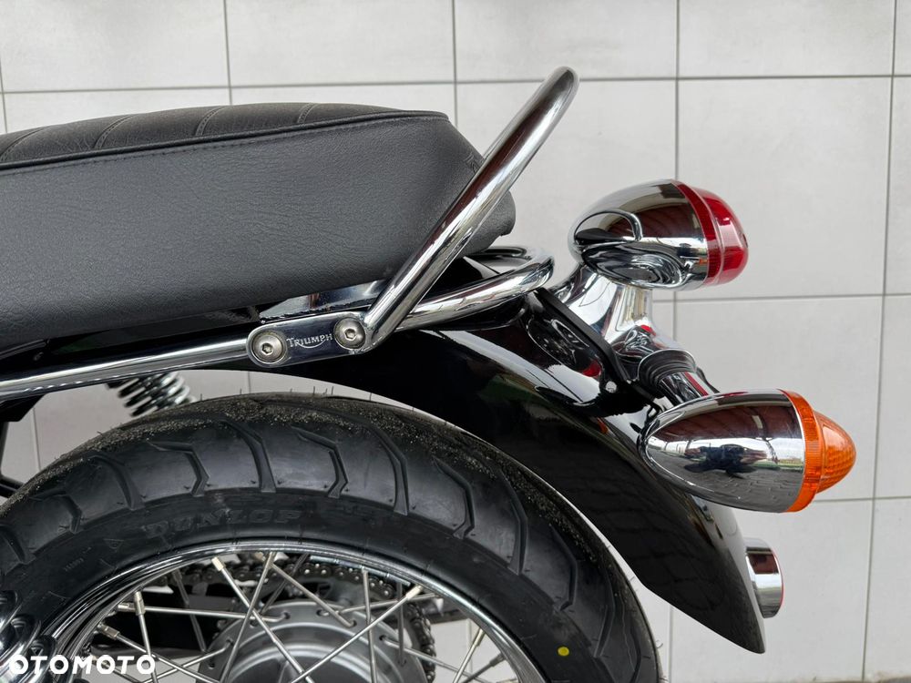 Triumph Bonneville - 25