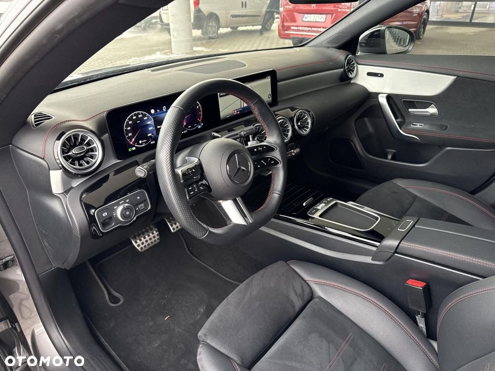 Mercedes-Benz CLA - 12