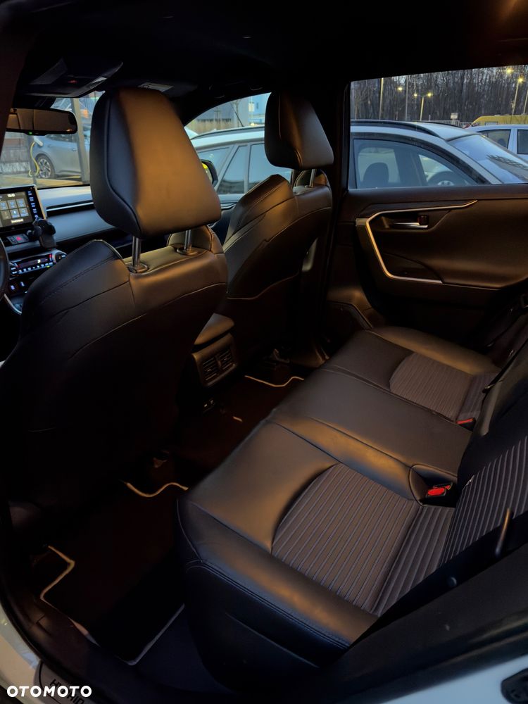 Toyota RAV4 2.5 Hybrid Black Edition by JBL 4x4 - 24