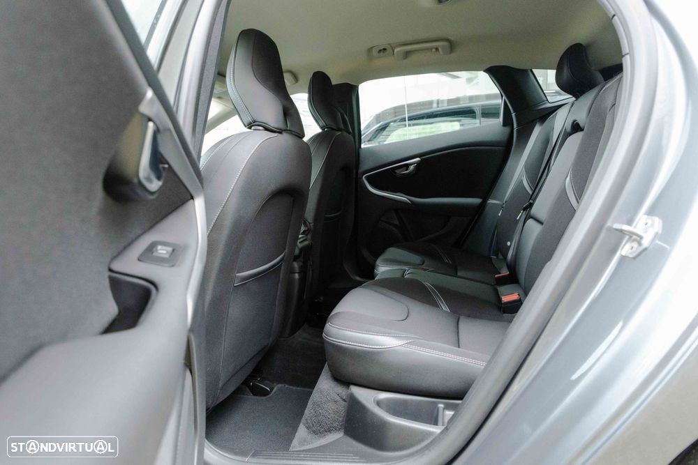 Volvo V40 2.0 D3 Momentum - 13