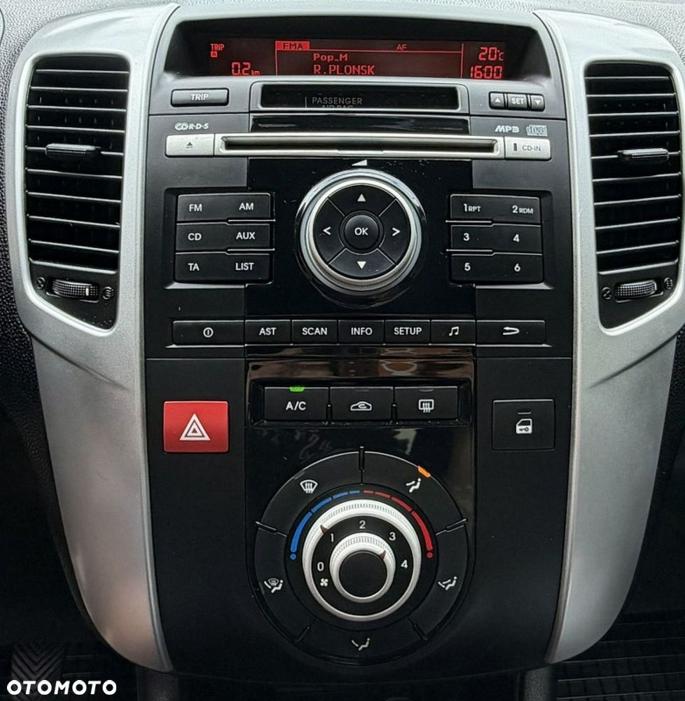 Kia Venga - 14