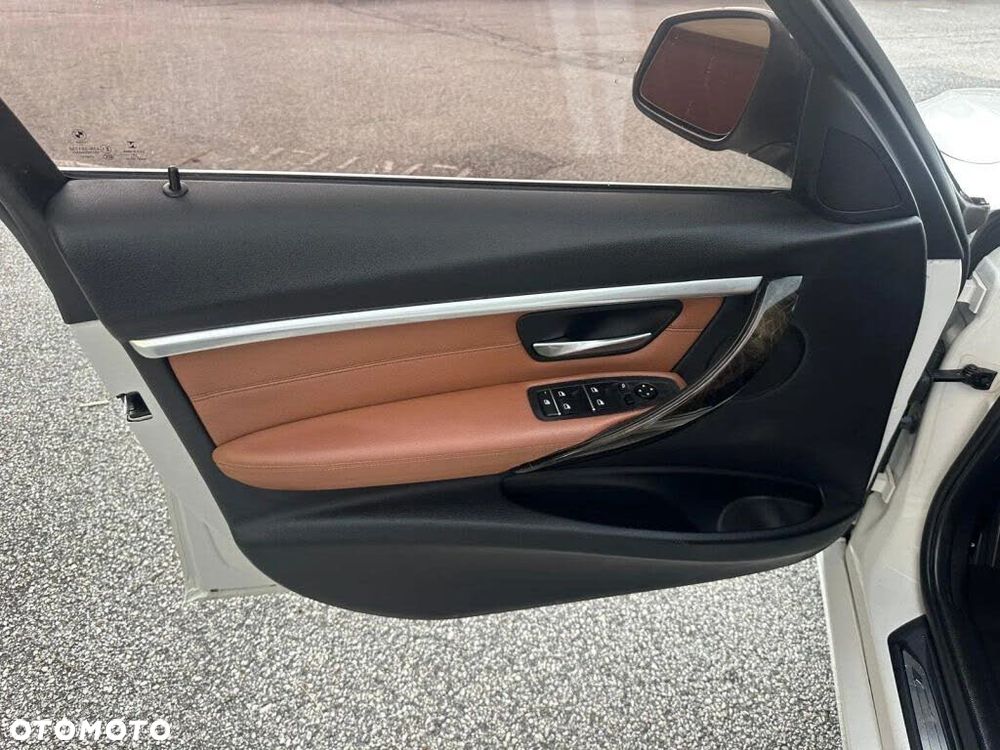 BMW Seria 3 330i Edition Luxury Line Purity - 13
