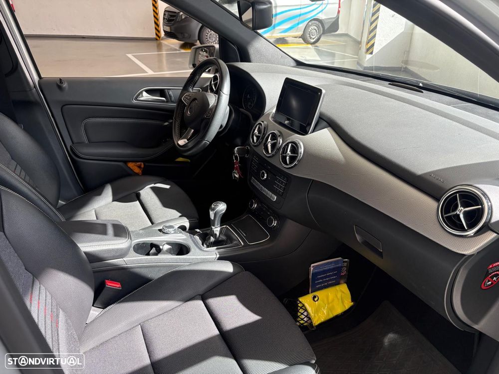 Mercedes-Benz B 180 Urban - 4