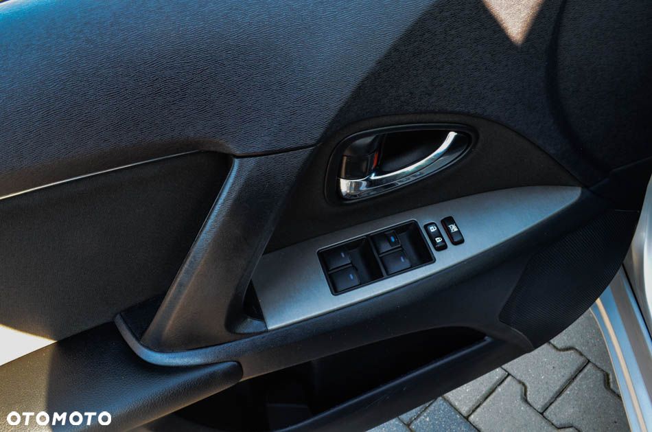 Toyota Avensis 1.8 Comfort - 25