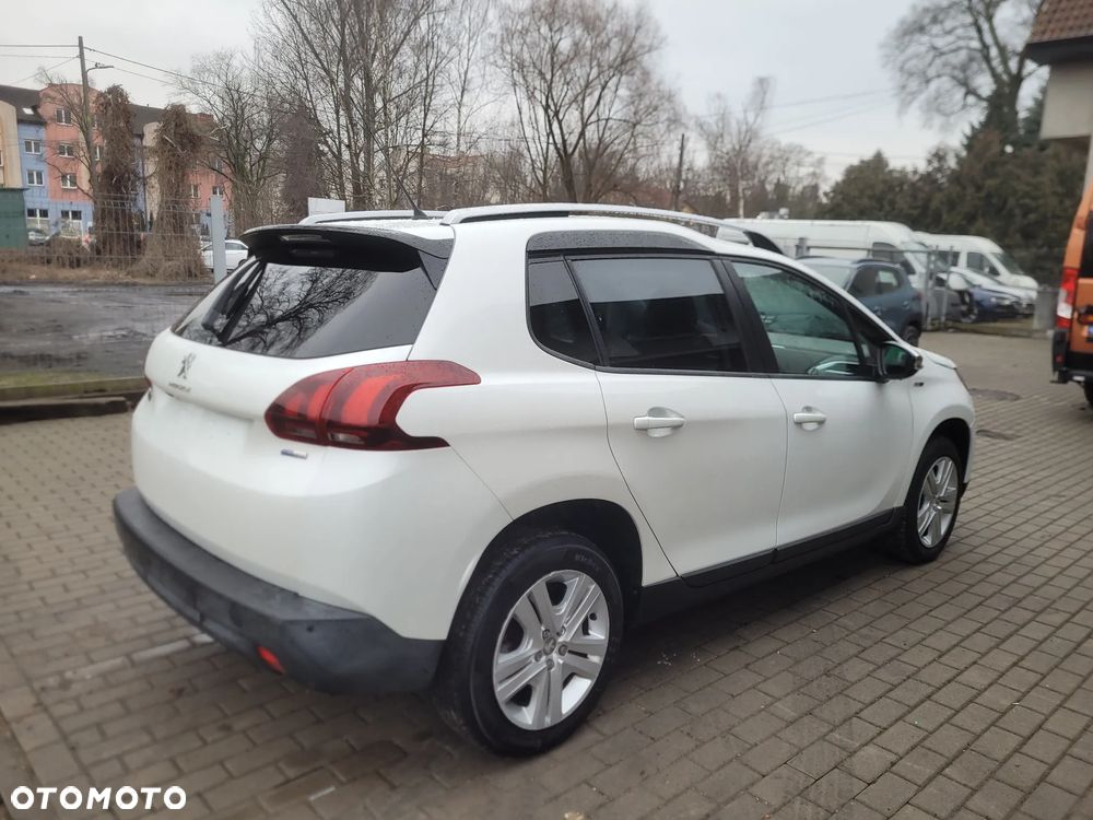 Peugeot 2008 1.2 Pure Tech GPF Style S&S - 17