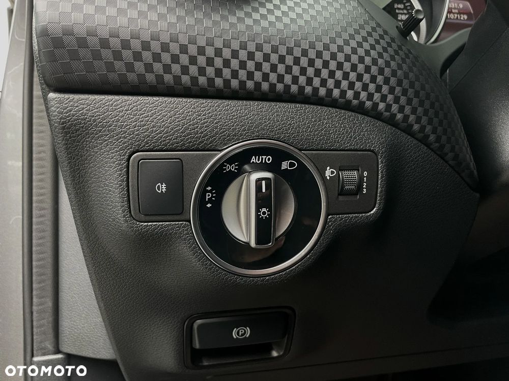 Mercedes-Benz Klasa A 180 CDI 7G DCT - 32