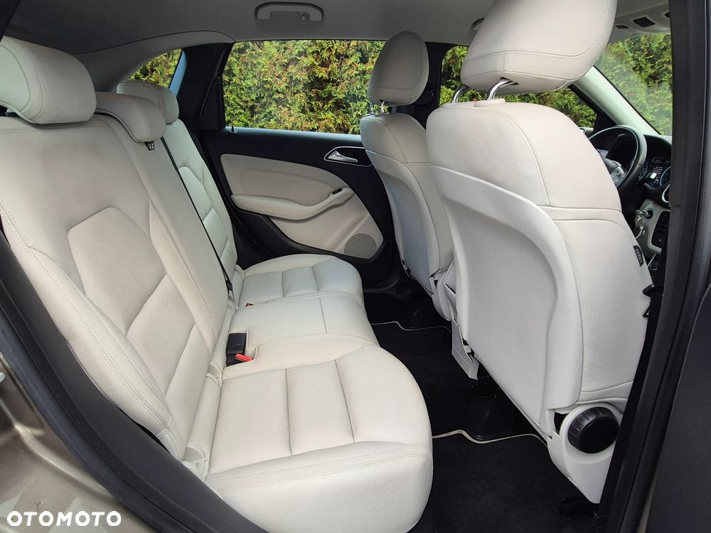 Mercedes-Benz Klasa B 180 7G-DCT UrbanStyle Edition - 29