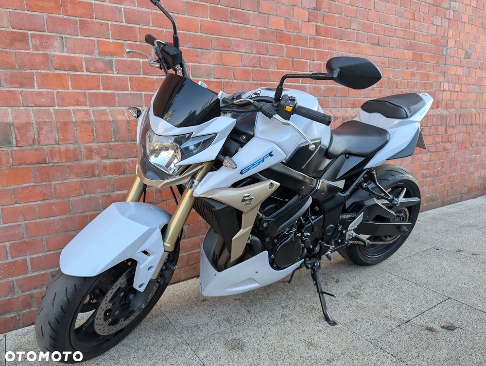 Suzuki GSR - 1