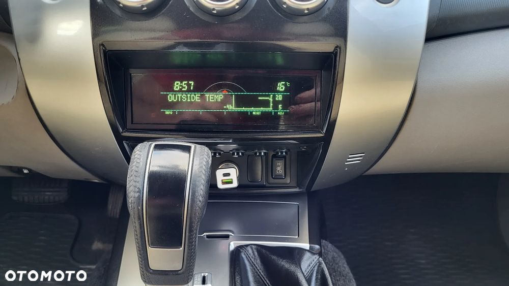 Mitsubishi Pajero Sport 2.5 DID Intense + - 28