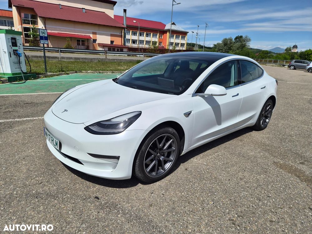 Tesla Model 3 - 1