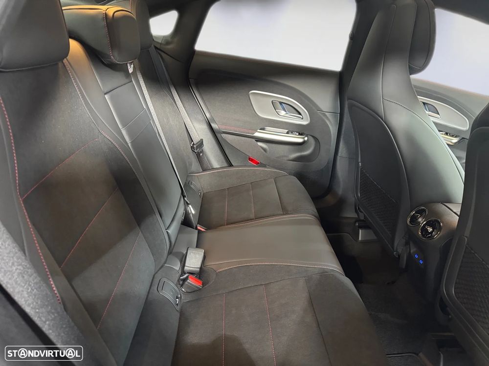 Mercedes-Benz CLA 180 Standard - 23