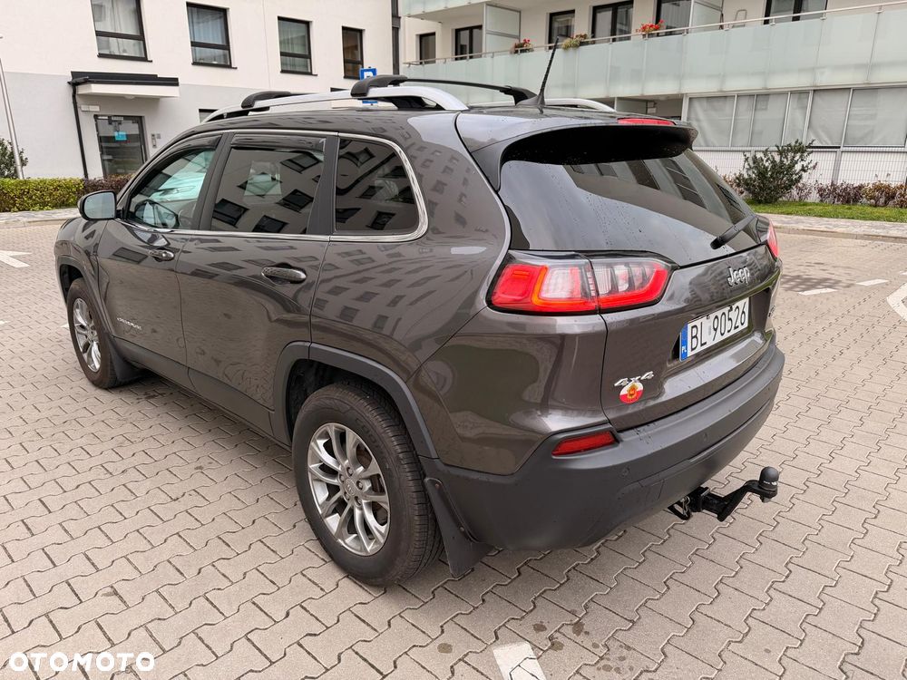 Jeep Cherokee - 4