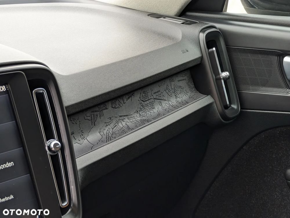 Volvo XC 40 T3 Momentum - 29