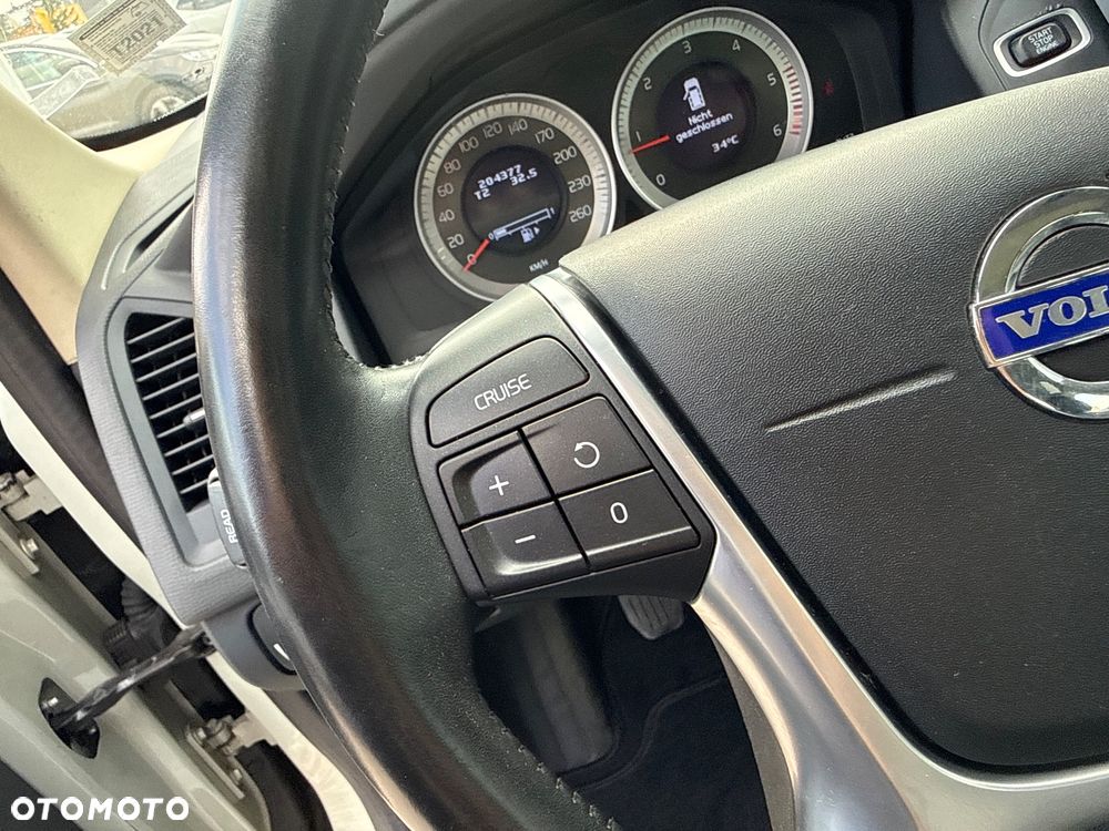 Volvo XC 60 D4 Momentum - 35