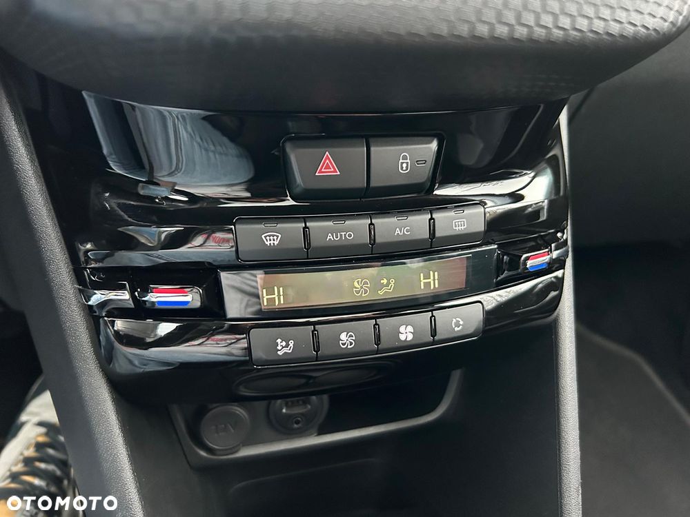 Peugeot 2008 1.2 Pure Tech Allure S&S - 34
