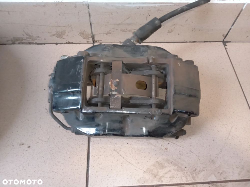 Zaciski hamulcowe BREMBO BMW 7 E38 728i - 4