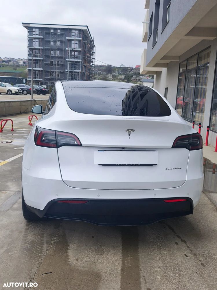 Tesla Model Y - 9