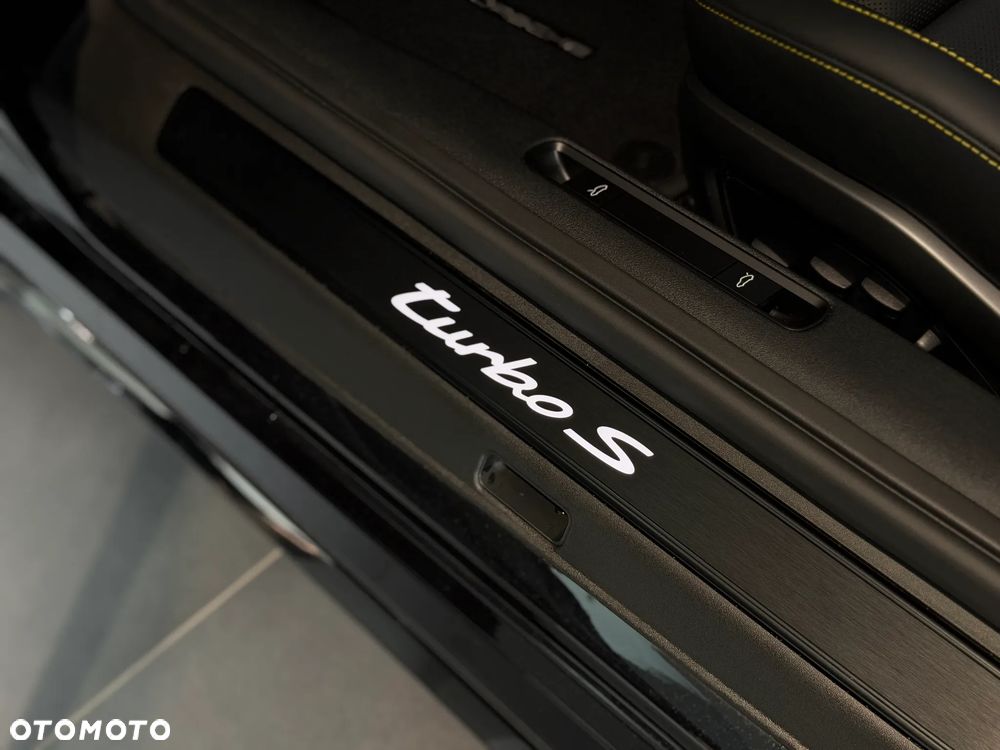 Porsche 911 Turbo S - 21