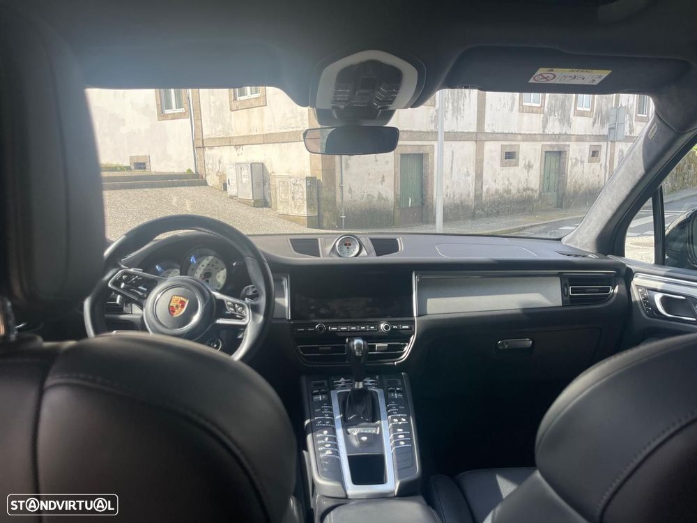 Porsche Macan Turbo - 33