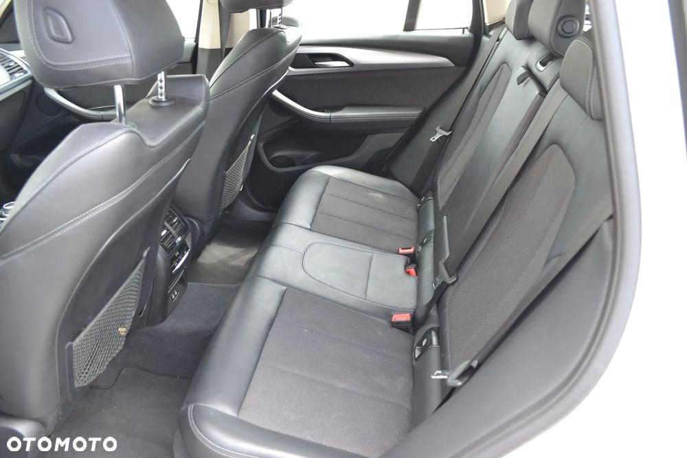 BMW X3 xDrive20i GPF Advantage - 13