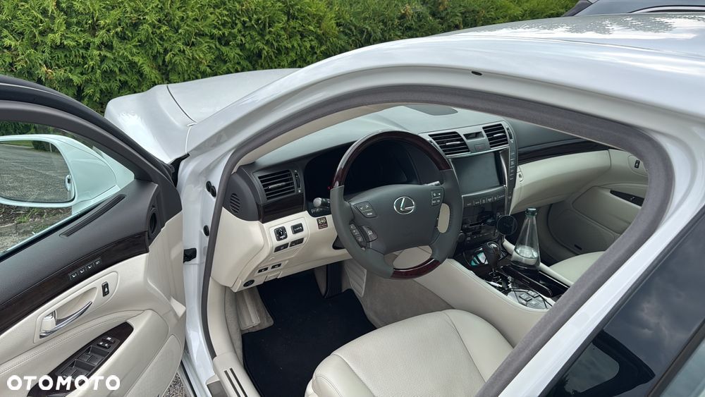 Lexus LS 460 Elite - 17