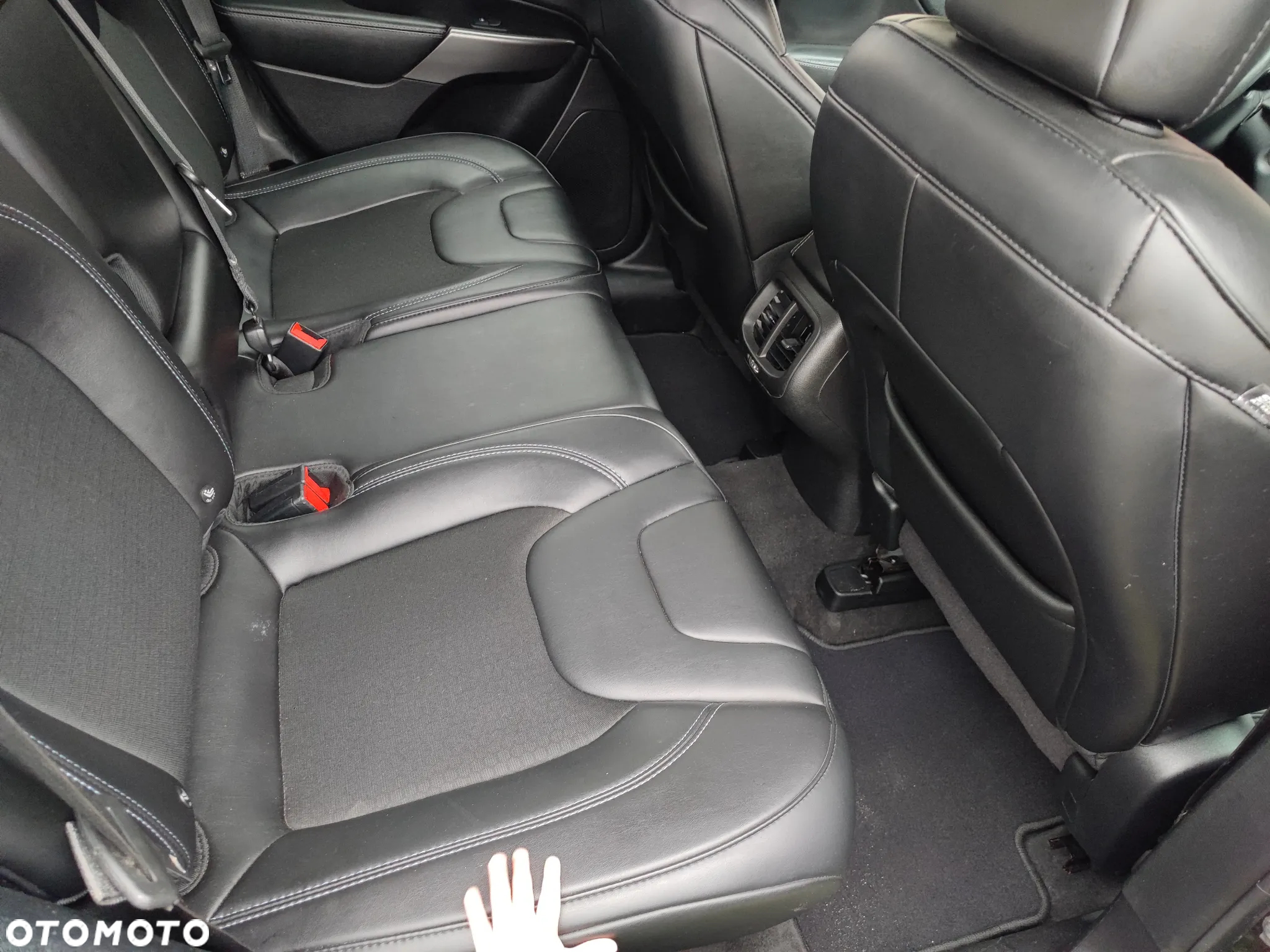 Jeep Cherokee - 24