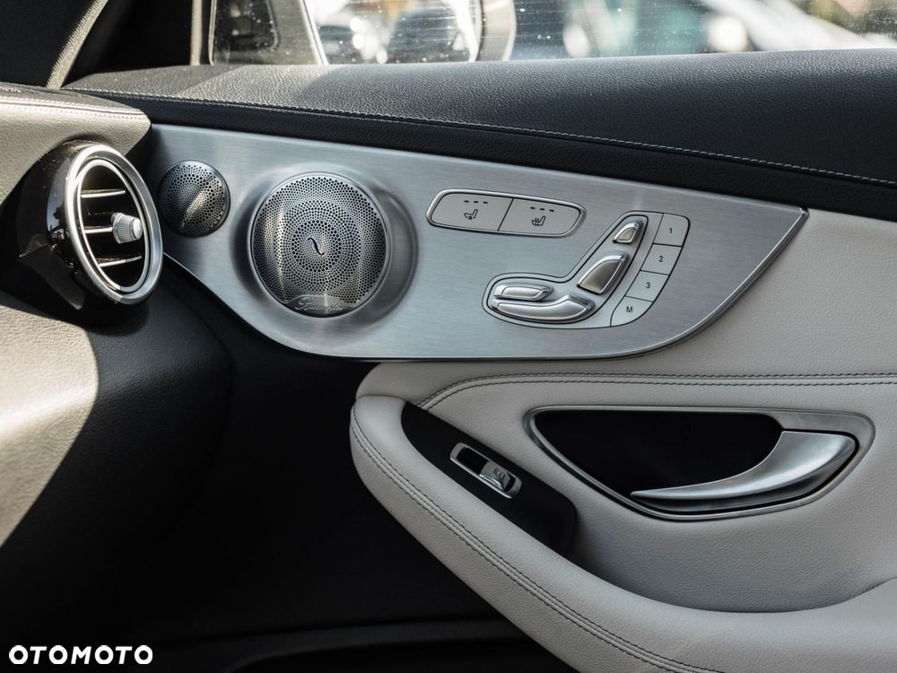 Mercedes-Benz Klasa C 300 9G-TRONIC - 25
