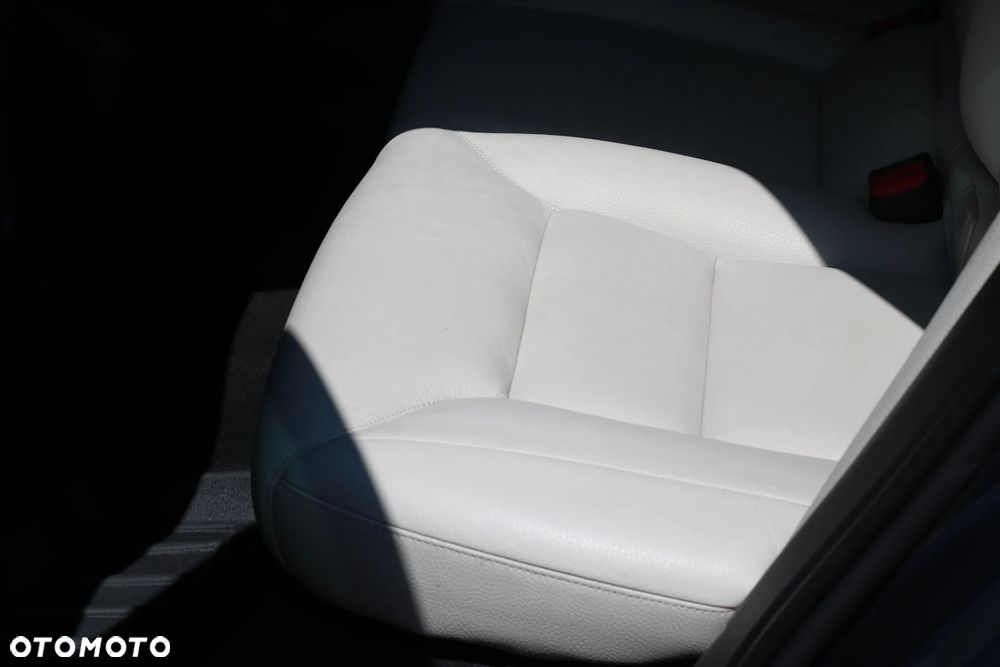 Volvo XC 60 D5 AWD Geartronic Inscription - 11