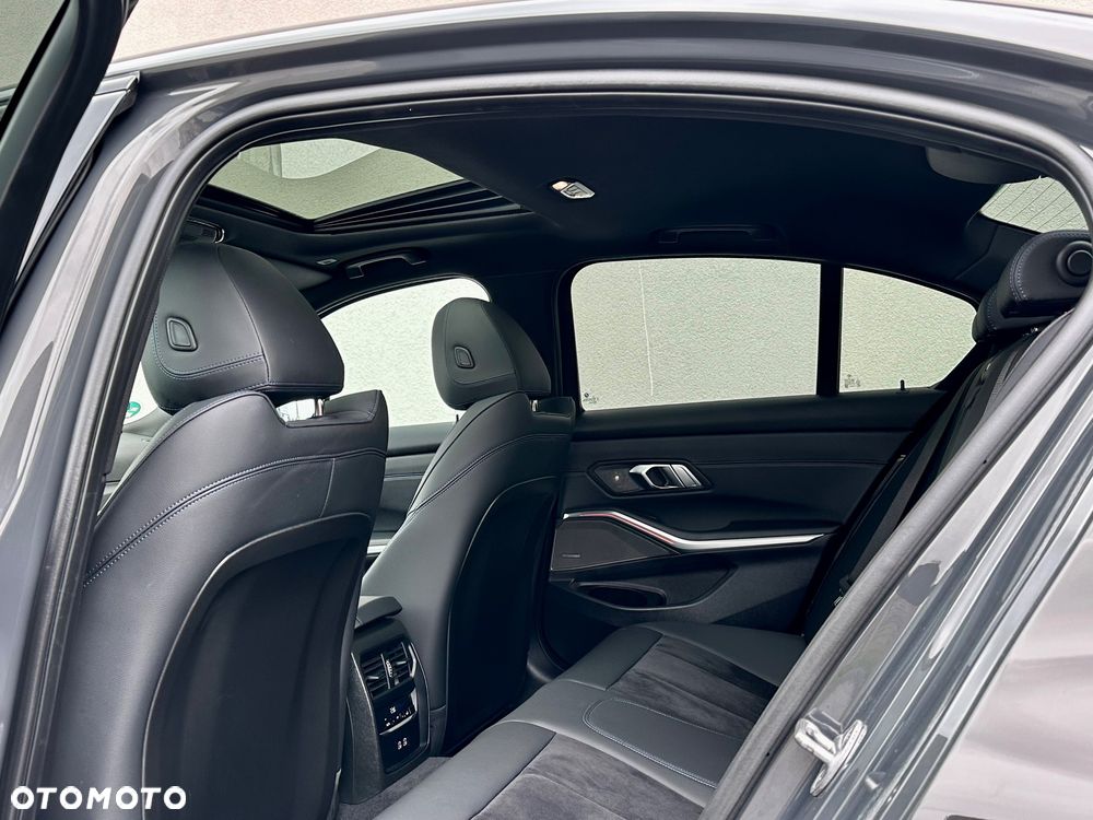 BMW Seria 3 320d xDrive M Sport - 26