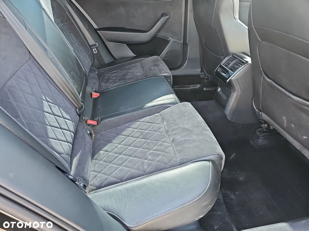 Skoda Superb 2.0 TDI Sportline DSG - 23