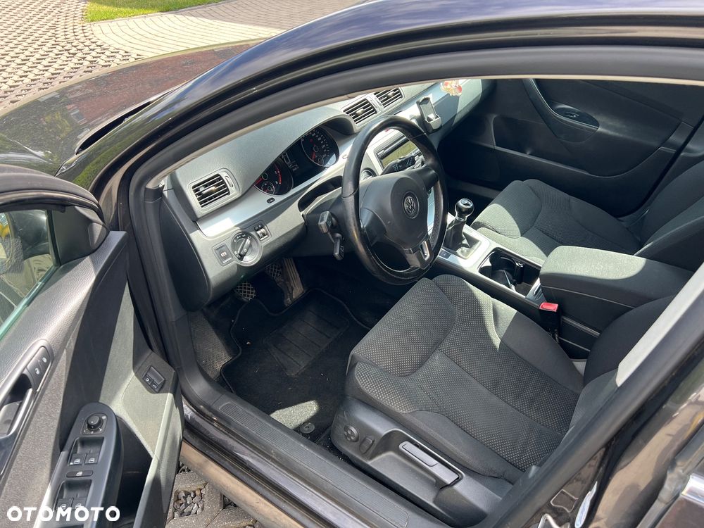 Volkswagen Passat 1.6 Trendline - 6