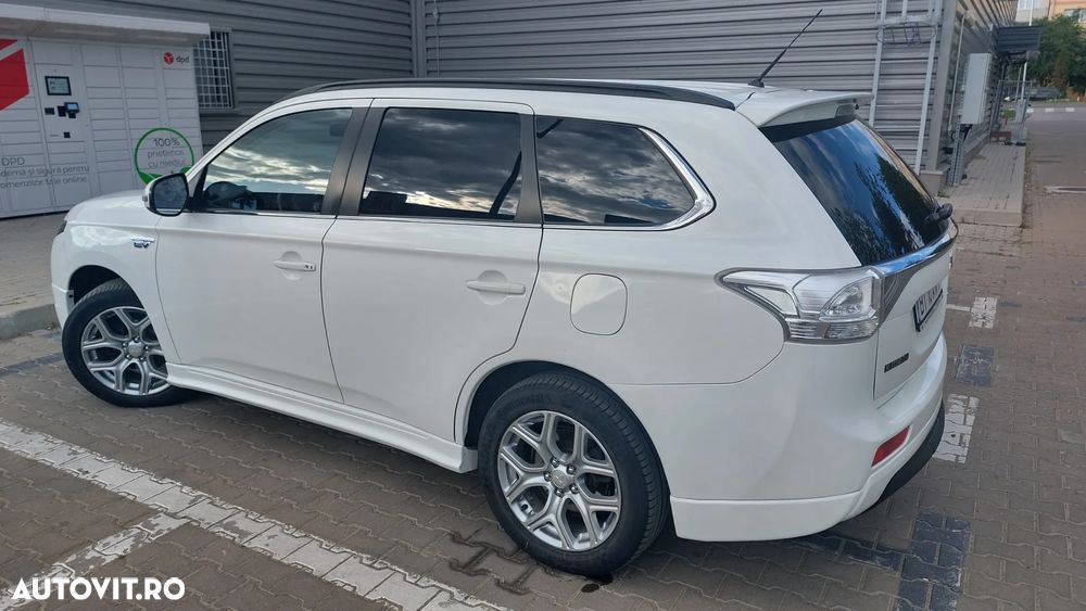 Mitsubishi Outlander - 4