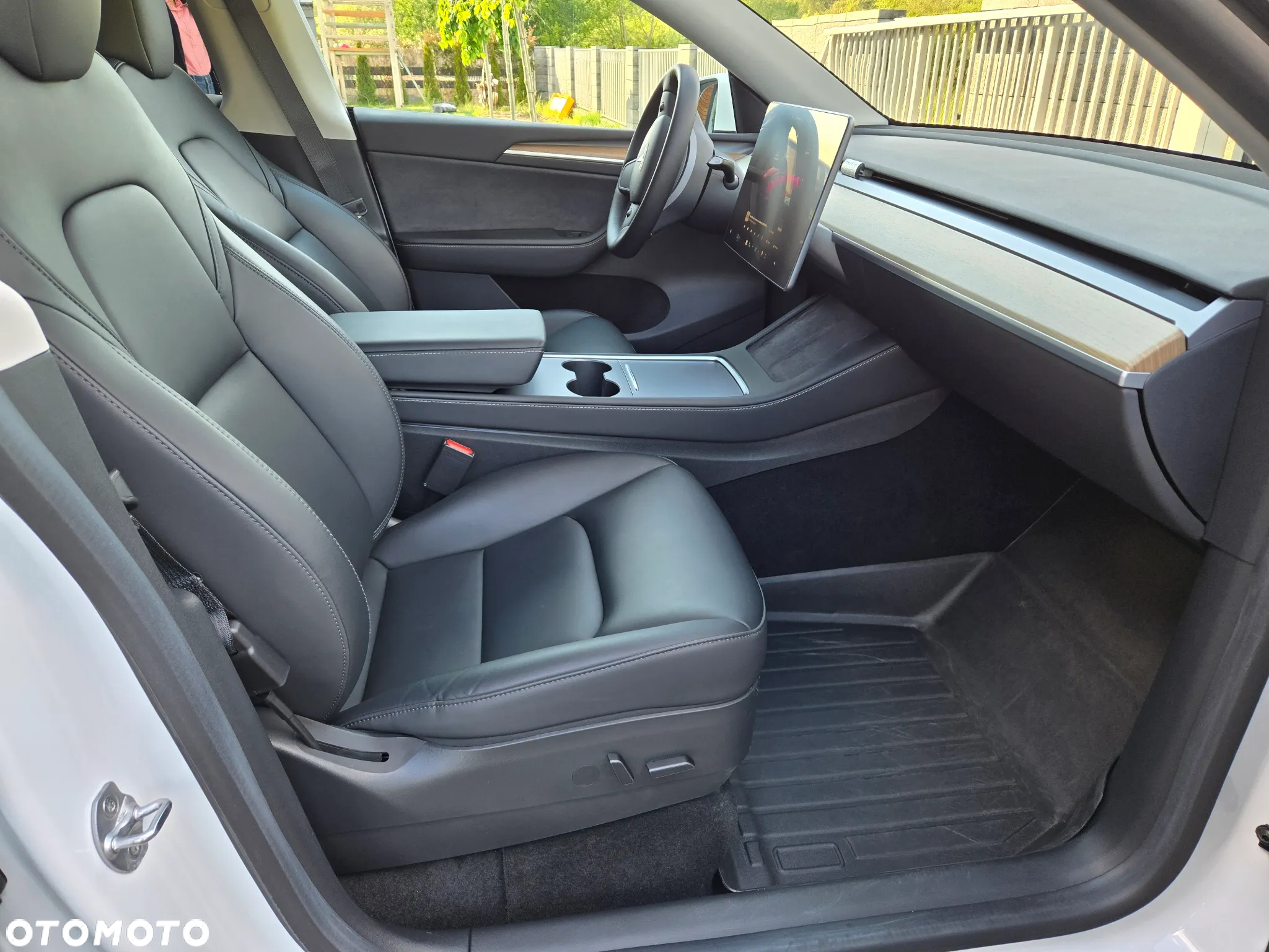 Tesla Y Long Range AWD - 8