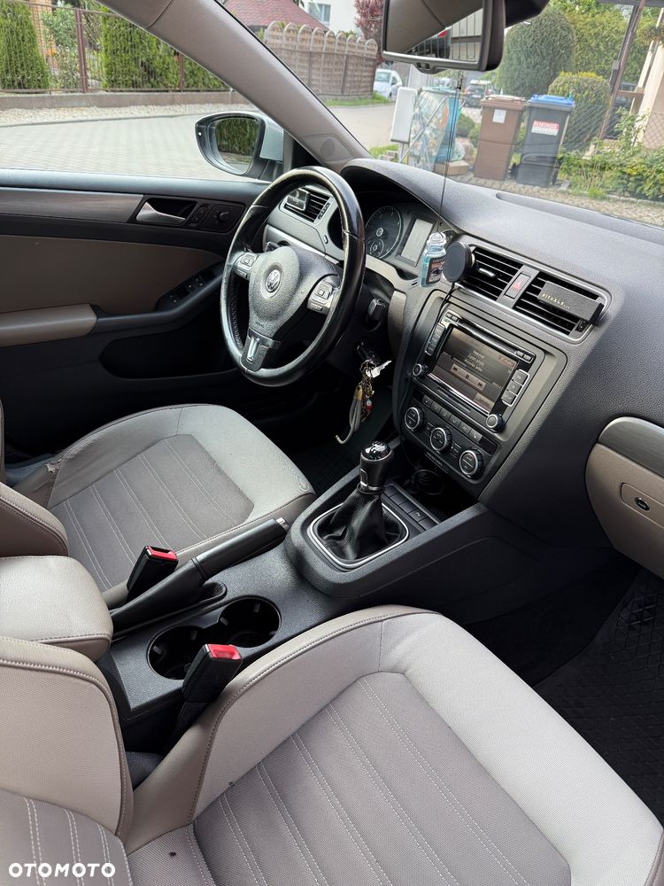 Volkswagen Jetta 2.0 TDI Comfortline - 10