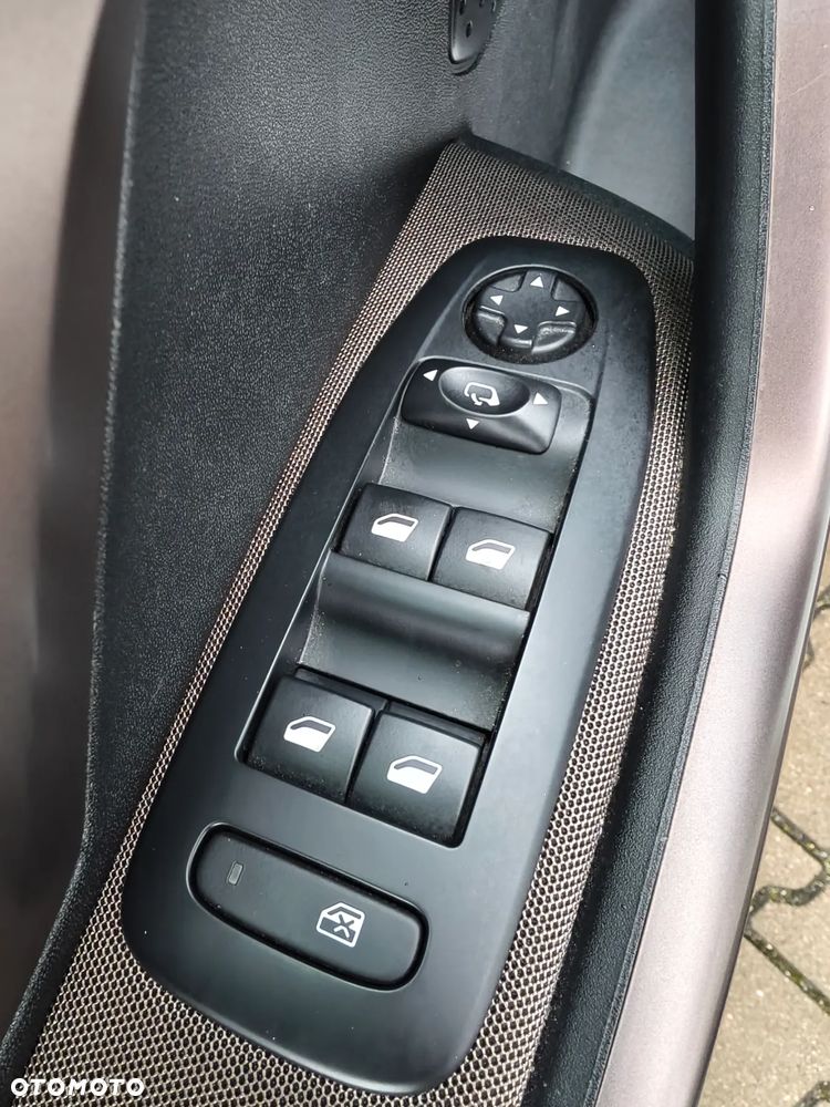 Peugeot 2008 e-HDi FAP 115 STOP & START Allure - 21