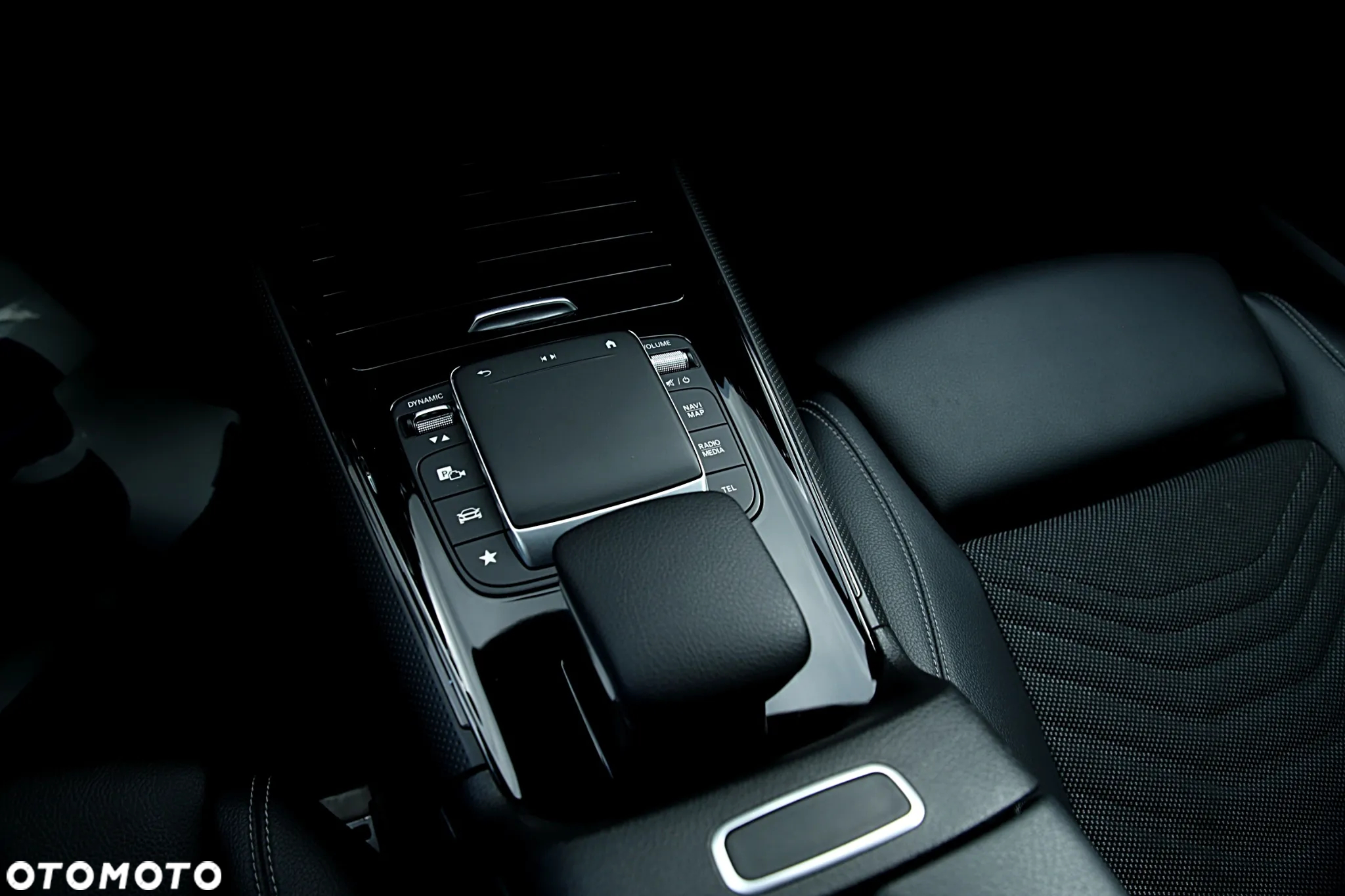 Mercedes-Benz GLB 200 7G-DCT - 30