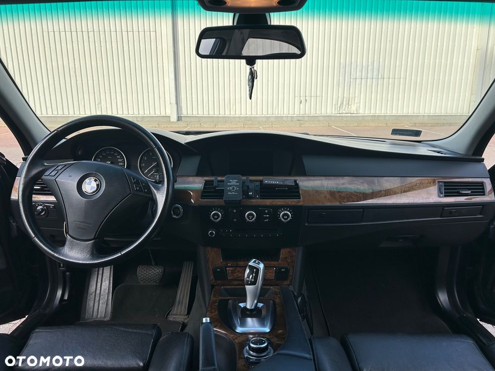 BMW Seria 5 520i - 9