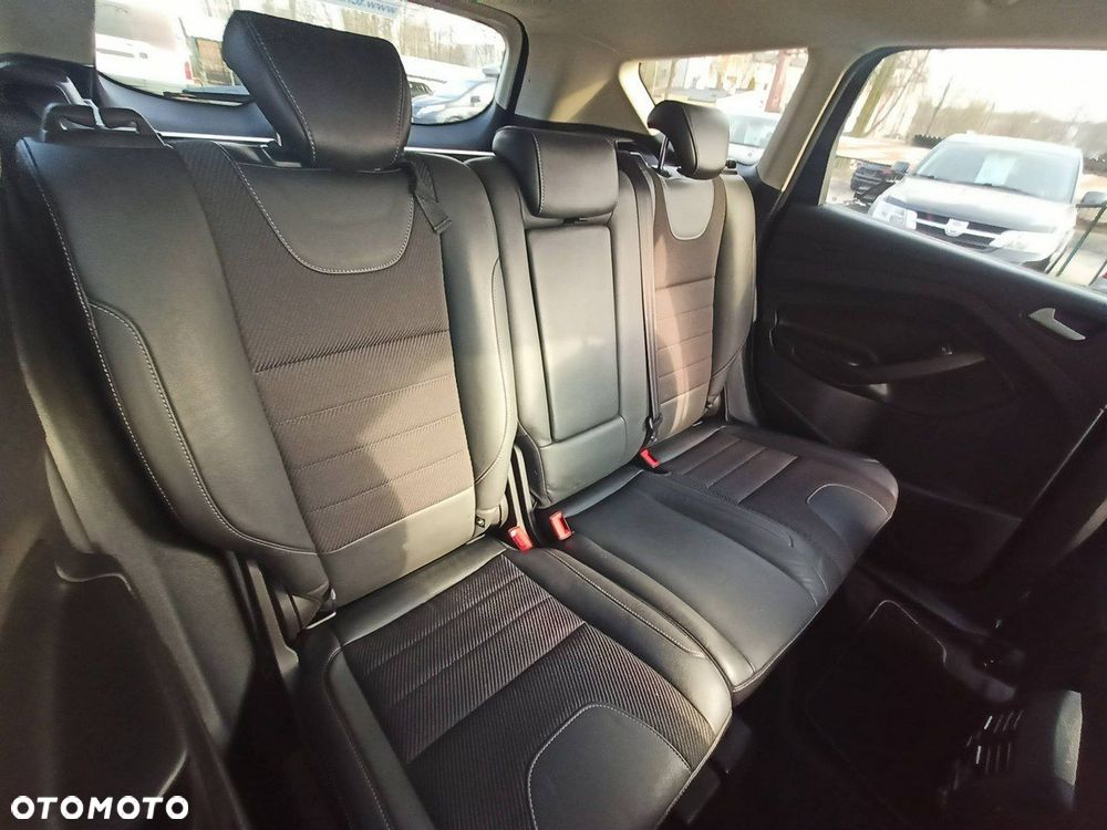 Ford Kuga 1.6 EcoBoost 2x4 Titanium - 4